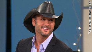Tim McGraw will cook pasta for his family on Christmas Eve, celebrating his mother's Italian heritage.
