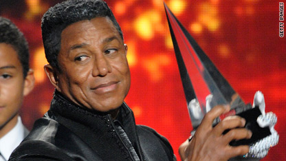 Michael Jackson wins 2 AMA awards 
