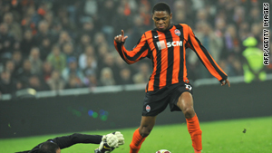 Goalkeeper of Toulouse FC Yohann Pele attempts to stop a ball against Luiz Adriano of FC Shakhtar on October 22, 2009.