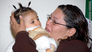 Vanesa Edith Castillo Guzmán is reunited with her daughter Diana Fernanda Castillo.