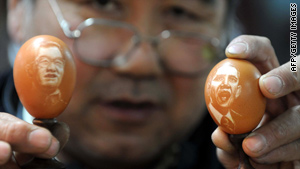 Chinese artist Kang Yongguo shows off egg paintings Sunday of President Obama and President Hu Jintao.