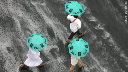Heavy rains flood tents as Hajj begins
