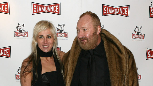 Evi and Randy Quaid face burglary charges. They failed to appear for a court hearing Monday, a court spokesman says.