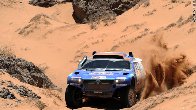 Nasser Al-Attiyah's 11th stage victory means he has closed the gap on Dakar leader Carlos Sainz to just over four minutes.