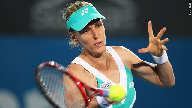 Elena Dementieva is through to the semifinals in Sydney after crushing fellow-Russian Dinara Safina.