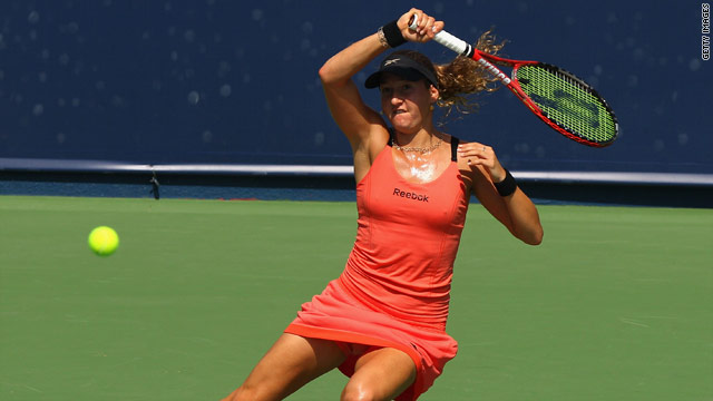 Shahar Peer has raced into the semifinals in her first appearance in Dubai