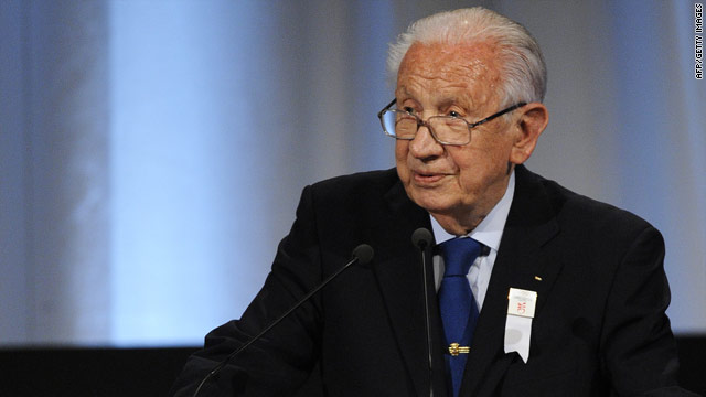 Fomrer IOC president Juan Antonio Samaranch is in a "very serious condition" in a Barcelona hospital.