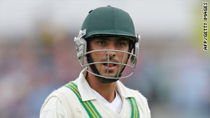 Yasir Hameed says he turned down a bribe he was offered to rig cricket matches, according to a British tabloid.