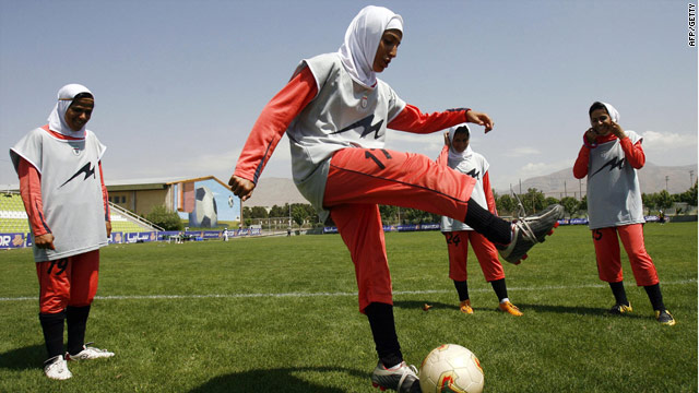 The Iranian women's team practice their skills.