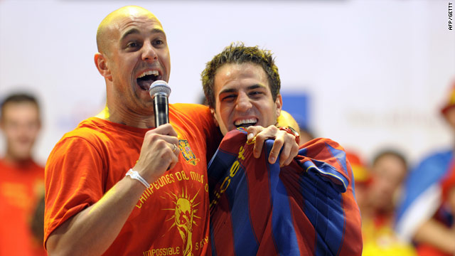 Pepe Reina is the master of ceremonies as Fabregas dons his Barcelona shirt. 