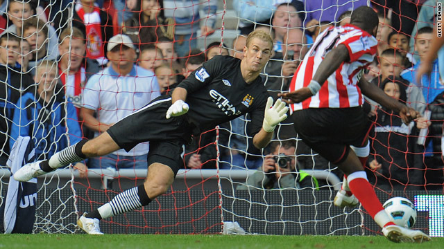 Striker Darren Bent scores a late penalty to hand Sunderland a surprise 1-0 win over Manchester City.