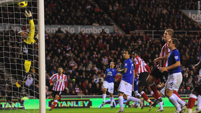 Danny Welbeck (third from right) nods in his second goal for Sunderland but Everton claimed a late point.