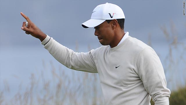 Tiger Woods moved into contention in round three with a 5 under par round of 66.