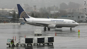 Continental debuts food-for-purchase menus - Are they becoming budget airline now?