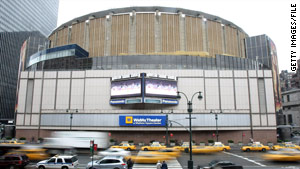 Madison Square Garden closed after possible hazardous debris falls