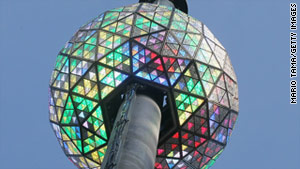 New York to welcome 2011 with traditional ball-drop, big crowds - CNN