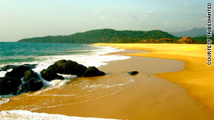 Tourists build Sierra Leone eco village