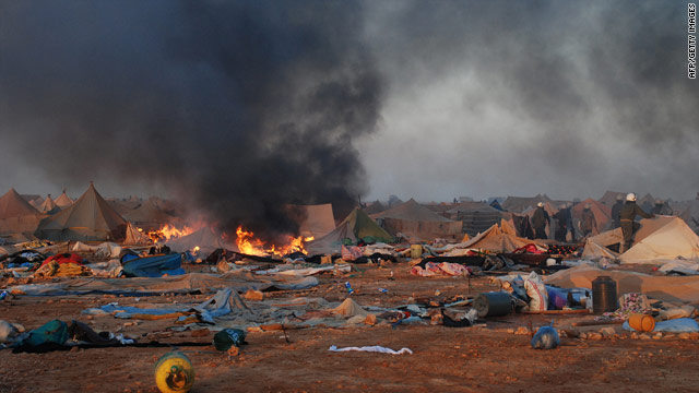 Moroccan forces dismantle a camp housing refugees in the Western Sahara, near Laayoune, on November 8, 2010.