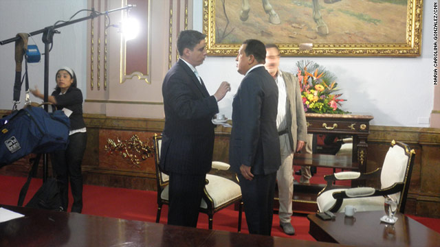 Juan Carlos Lopez, correspondent for CNN en Espaņol , interviews President Hugo Chavez in Caracas, Venezuela, in May.