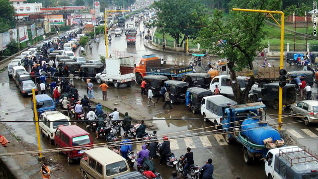 Vehicles in India's Manipur state line up for gas as a blockade caused supply shortages on Wednesday.