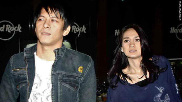 Indonesian singer Nazril "Ariel" Ilham, left, and Luna Maya 
walk together in Jakarta last July.