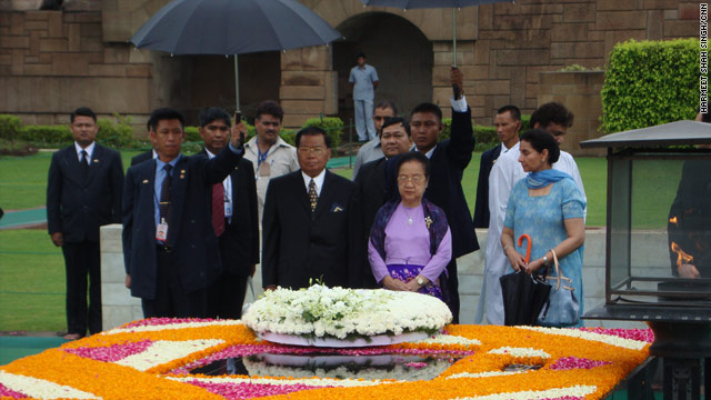 Myanmar's Than Shwe (center) pays homage Tuesday at the shrine in New Delhi, India to Mahatma Gandhi.