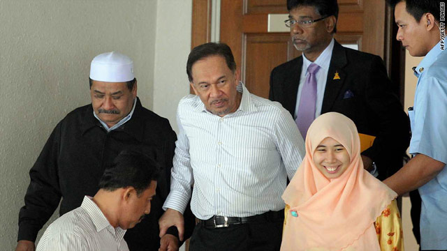 Malaysian opposition leader Anwar Ibrahim, center, leaves the court in Kuala Lumpur on August 2, 2010.