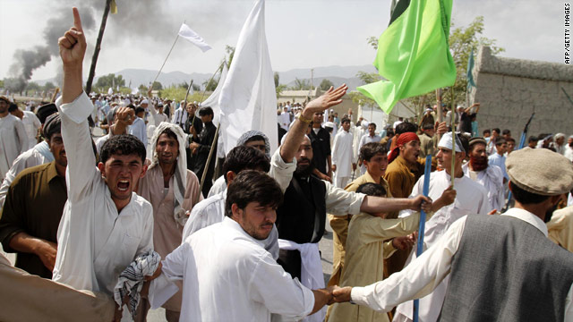 Afghan protesters in Jalalabad shout slogans in a Friday demonstration against a pastor's plan to burn the Quran.