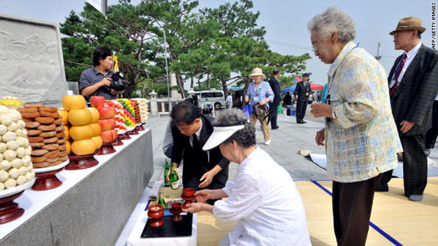 Elderly South Koreans, who were separated from their families during the 1950-53 Korean War, hold a traditional ritual for their deceased relatives at Imjingak peace park in Paju in North Korea, near the inter-Korea border, on September 14.