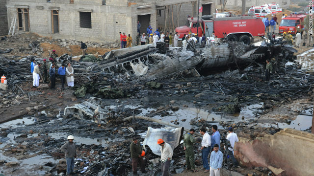 t1larg.pakistan.wreck.afp.gi.jpg