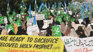 Pakistani women of the fundamentalist Jamaat-i-Islami party march against Asia Bibi on December 9.