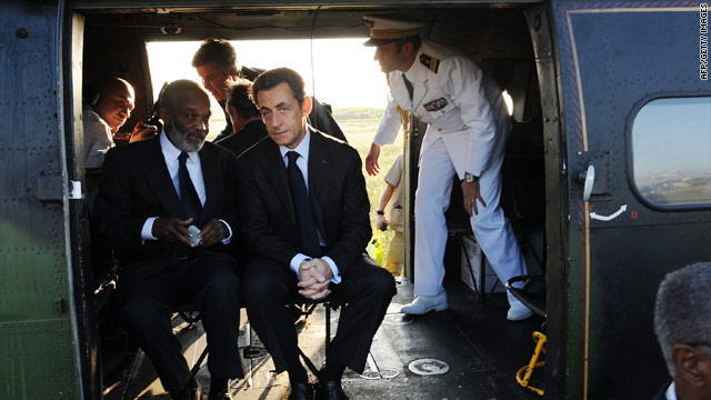 French President Nicolas Sarkozy talks with Haitian counterpart Rene Preval.