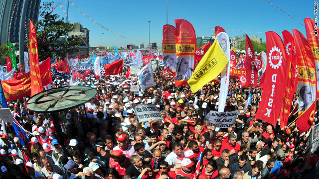 Turks Mark First May Day In Taksim Square In 30 Years