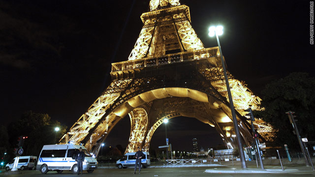 Police surround the Eiffel Tower in Paris, France, on September 14 after a bomb threat.