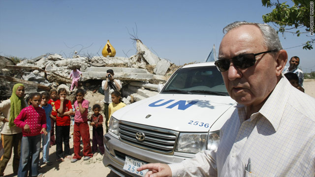 U.N lead investigator Richard Goldstone inspects damage inflicted on homes in Gaza during the offensive of 2008/2009.