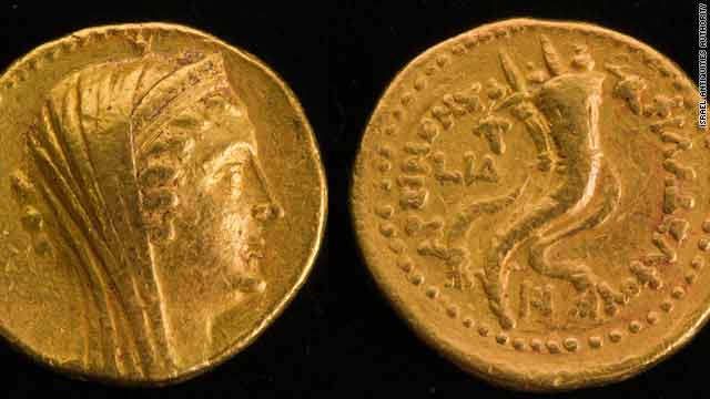 The obverse, or 'head' of the coin, portrays Queen Arsinoe II Philadelphus.