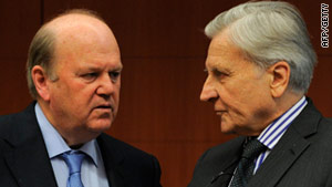 ECB President Jean-Claude Trichet (R) speaks with Irish Finance Minister Michael Noonan on March 14, 2011.