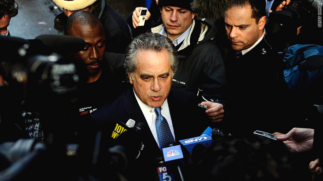 Ben Brafman addresses reporters in 2008 when he was defending New York Giants wide receiver Plaxico Burress.