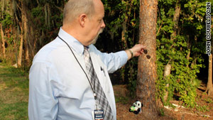 Blogger "Marinade Dave" Knechel points to the spot where Caylee Anthony's body was found.