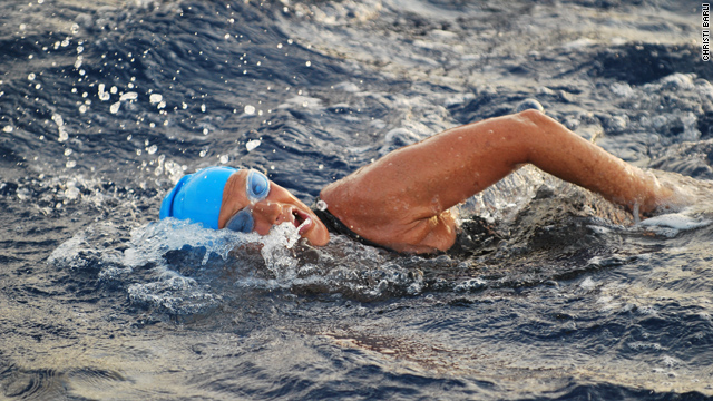 Diana Nyad, on 103-mile swim, struggles with shoulder pain, asthma ...