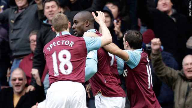 Carlton Cole's late third sealed victory for West Ham at Upton Park over Liverpool.