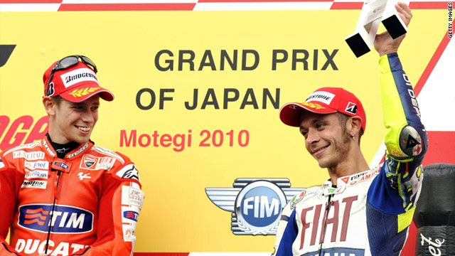 Yamaha's Valentino Rossi (R) won MotoGP's 2010 Japanese Grand Prix in Motegi.