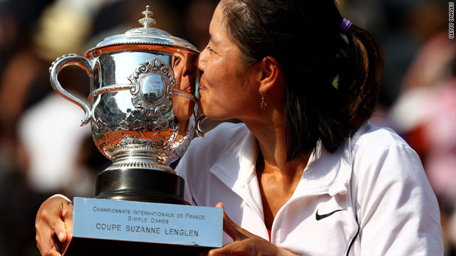 Li Na kisses the winner's trophy after ending the French Open reign of Francesca Schiavone in Paris on Saturday.