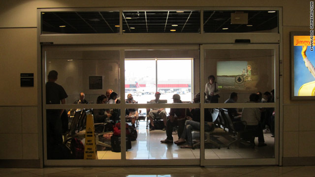 Airport Smoking Lounges Here To Stay Cnn Com