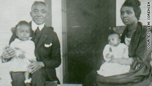 Leni's grandparents hold her infant father, Billy, left, and her infant aunt, Norma Jean, right, in 1922.