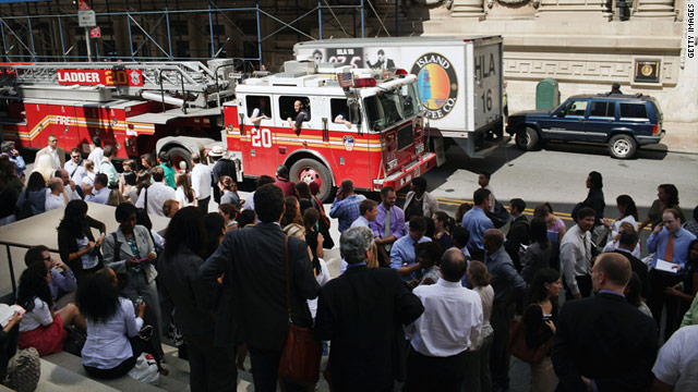 Quake Rattles East Coast, Opposition Fighters Storm Gadhafi Compound: Join the Live Chat