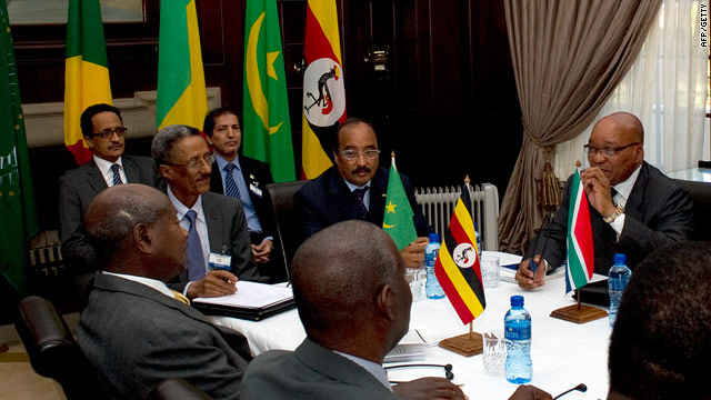 South African President Jacob Zuma (R) chairs an African Union (AU) meeting on Libya in Pretoria on Sunday.