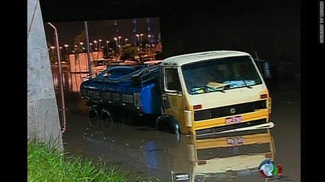 t1larg.brazil.floods.tv.jpg