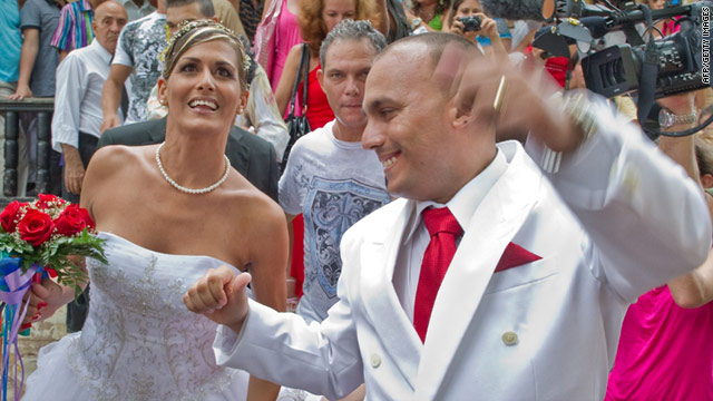 Gay man, transsexual woman marry in Cuba