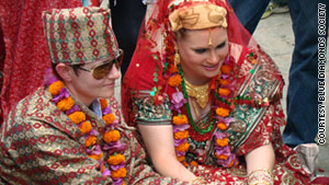 An American lesbian couple got married Monday in a Kathmandu temple in accordance with Hindu tradition.